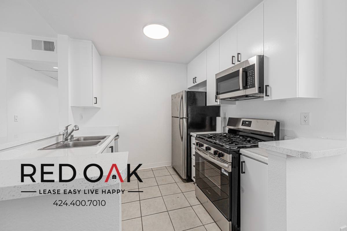 Condo for rent at 7370 Hawthorn Ave #105, Los Angeles, CA 90046