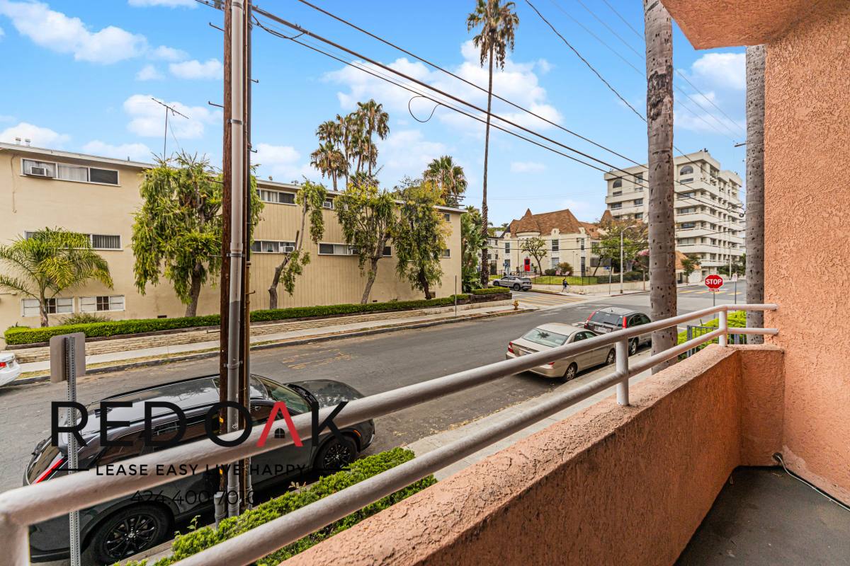 Condo for rent at 7370 Hawthorn Ave #105, Los Angeles, CA 90046
