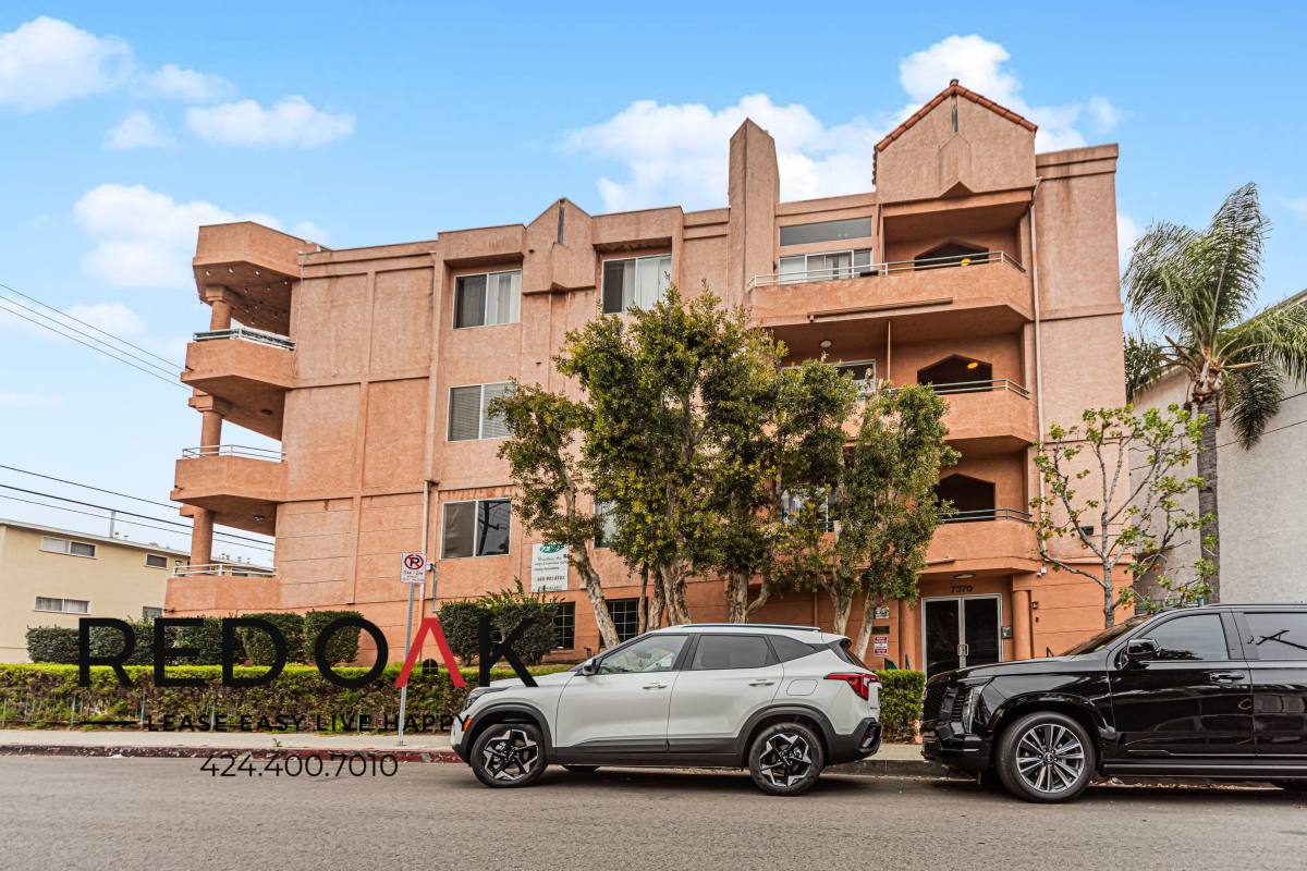 Condo for rent at 7370 Hawthorn Ave #105, Los Angeles, CA 90046
