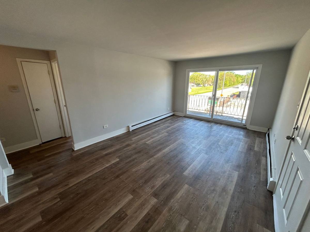 Apartment for rent at 14501 Torrence Ave, Chicago, IL 60633