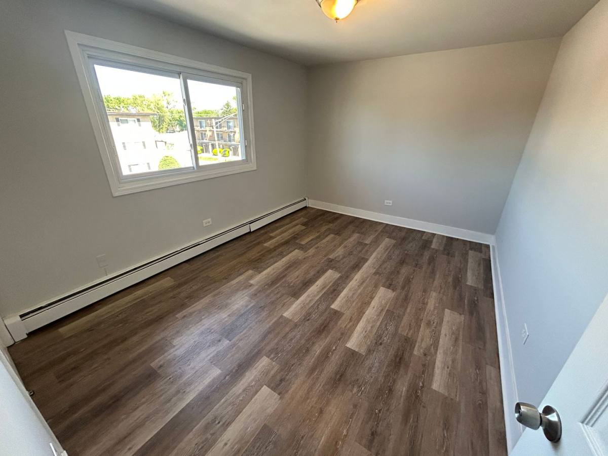 Apartment for rent at 14501 Torrence Ave, Chicago, IL 60633