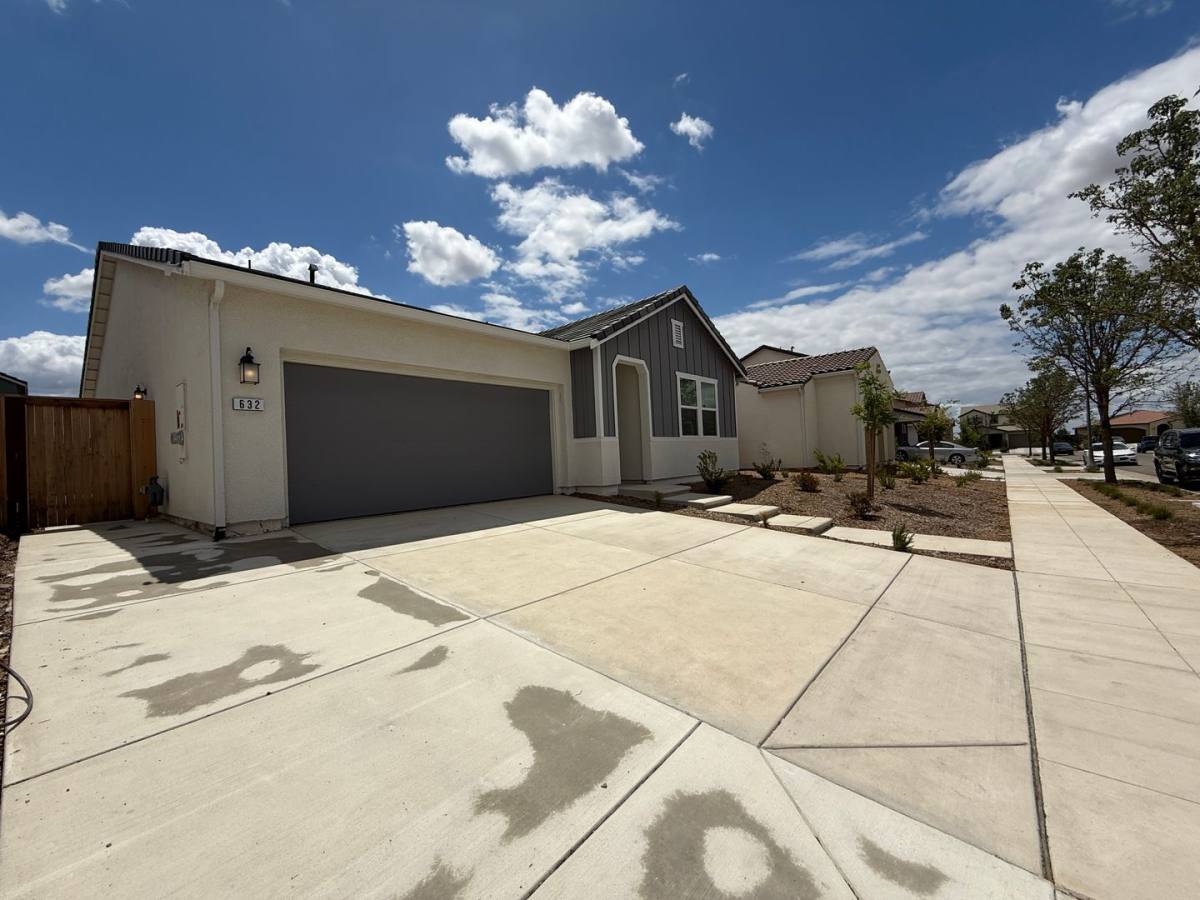 House for rent at 632 Rock Crest Ave, Madera, CA 93636