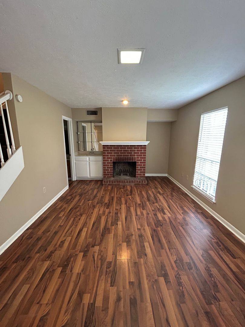 Townhouse for rent at 900 Whitworth St, Jackson, MS 39202