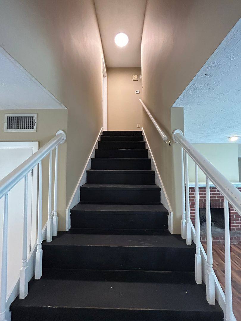 Townhouse for rent at 900 Whitworth St, Jackson, MS 39202