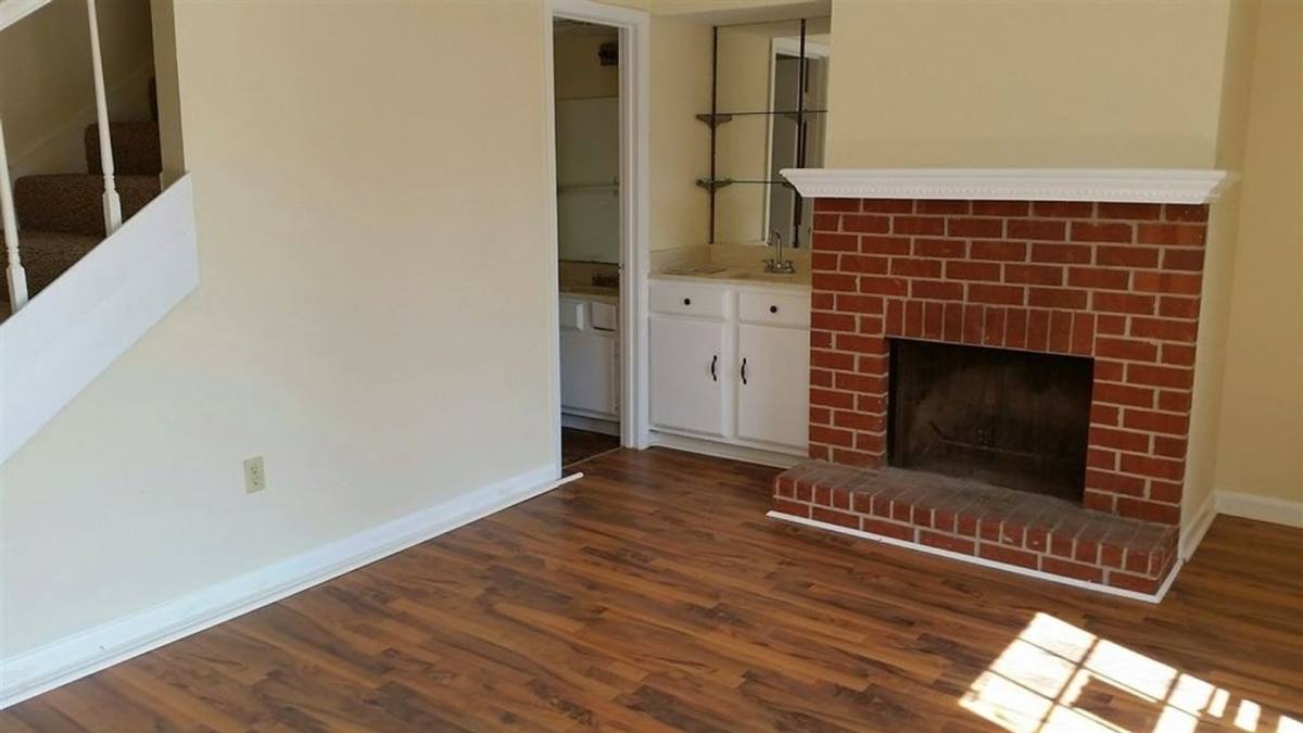 Townhouse for rent at 900 Whitworth St, Jackson, MS 39202