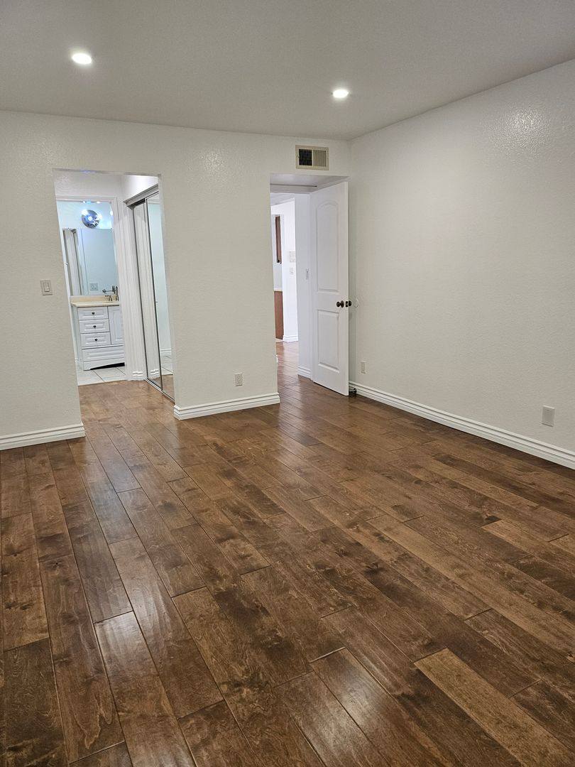 Apartment for rent at 453 Ivy St, Glendale, CA 91204