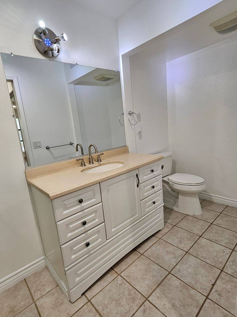 Apartment for rent at 453 Ivy St, Glendale, CA 91204