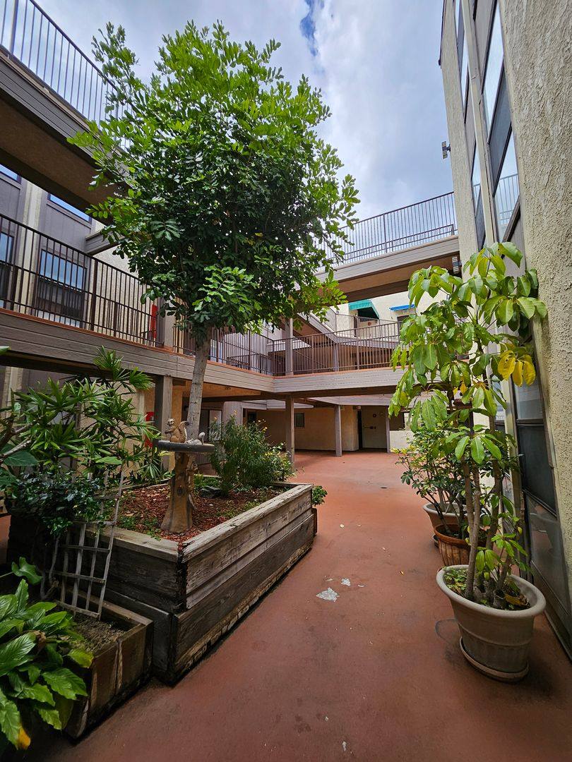 Apartment for rent at 453 Ivy St, Glendale, CA 91204