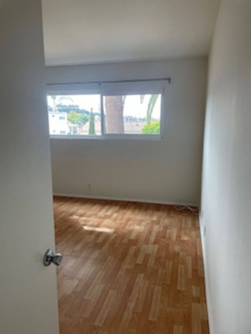 Apartment for rent at 220 Bay St, Santa Monica, CA 90405