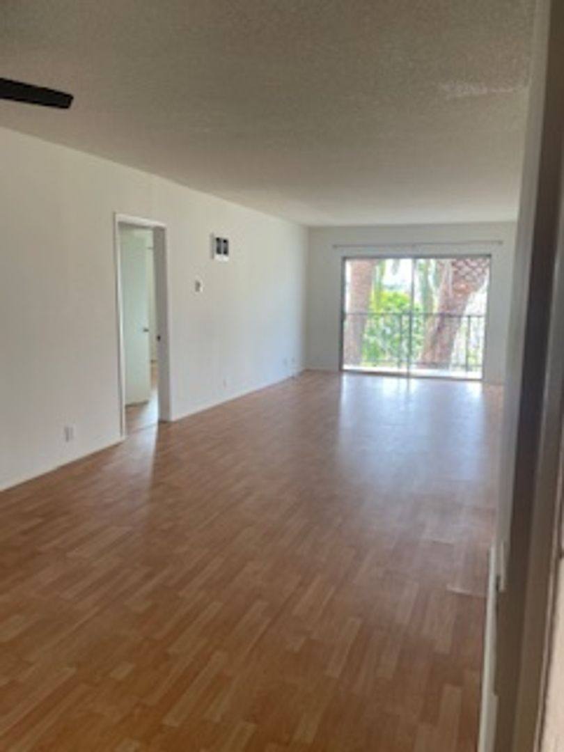 Apartment for rent at 220 Bay St, Santa Monica, CA 90405