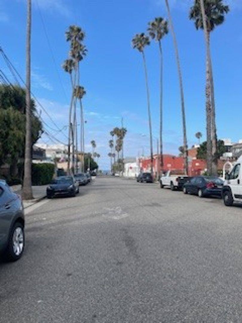Apartment for rent at 220 Bay St, Santa Monica, CA 90405