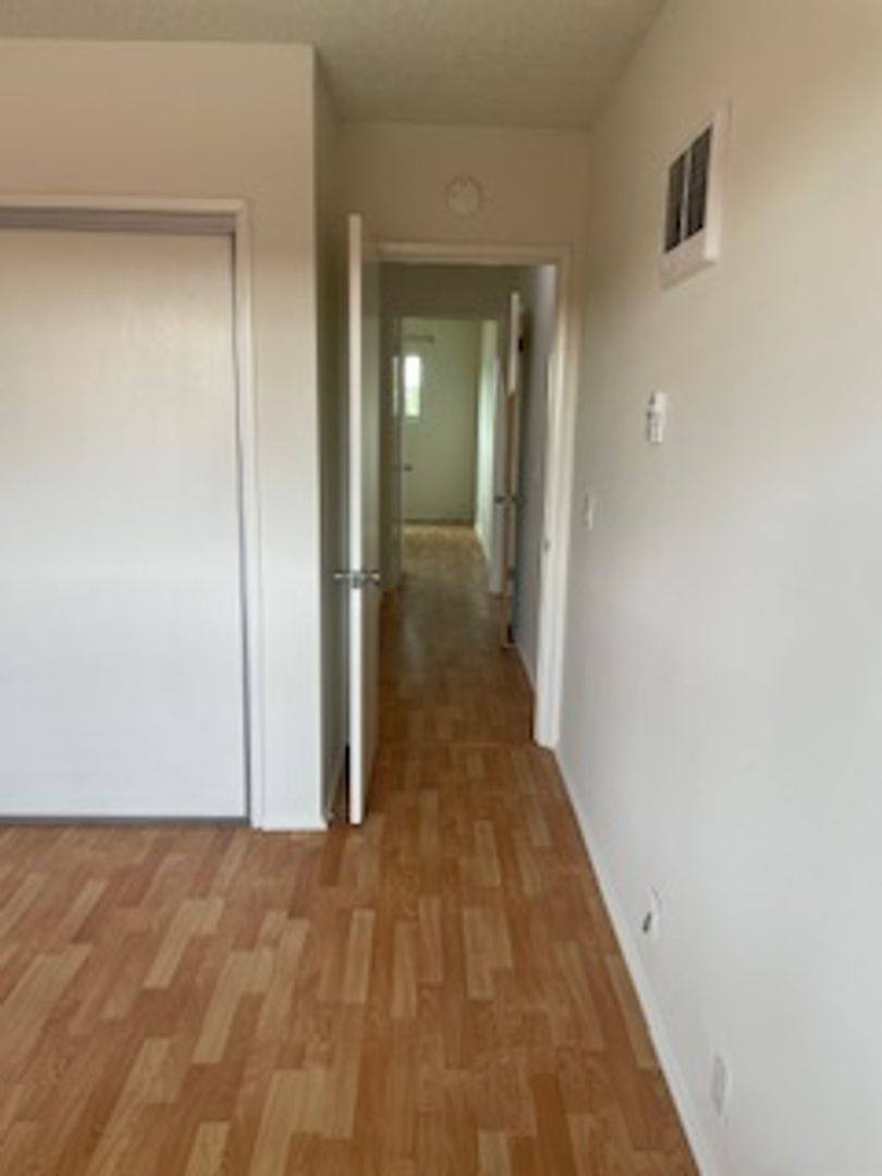 Apartment for rent at 220 Bay St, Santa Monica, CA 90405