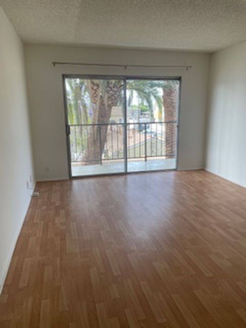 Apartment for rent at 220 Bay St, Santa Monica, CA 90405