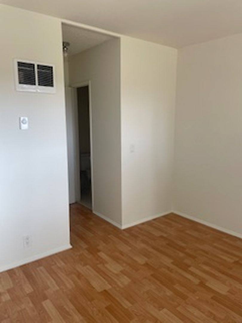 Apartment for rent at 220 Bay St, Santa Monica, CA 90405