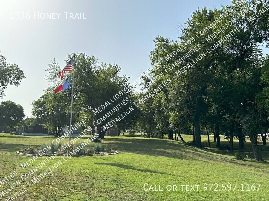 House for rent at 1536 Honey Trail, Red Oak, TX 75154