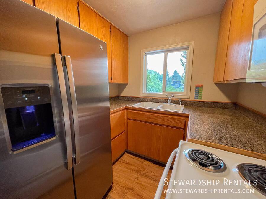 Apartment for rent at 1827 Harris St #307 M, Eugene, OR 97403
