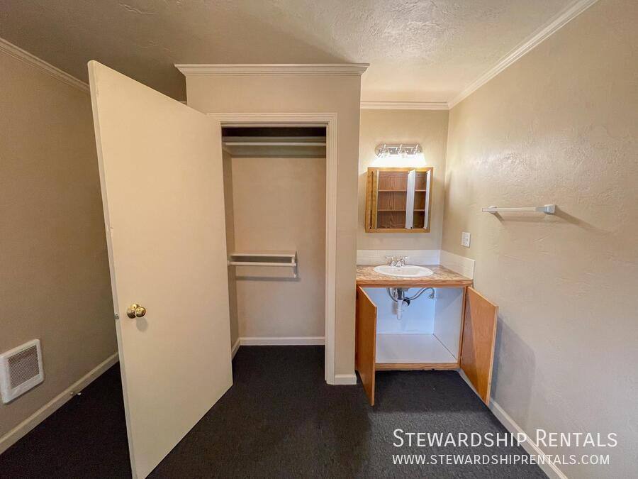 Apartment for rent at 1827 Harris St #307 M, Eugene, OR 97403