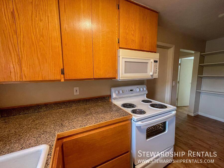 Apartment for rent at 1827 Harris St #307 M, Eugene, OR 97403