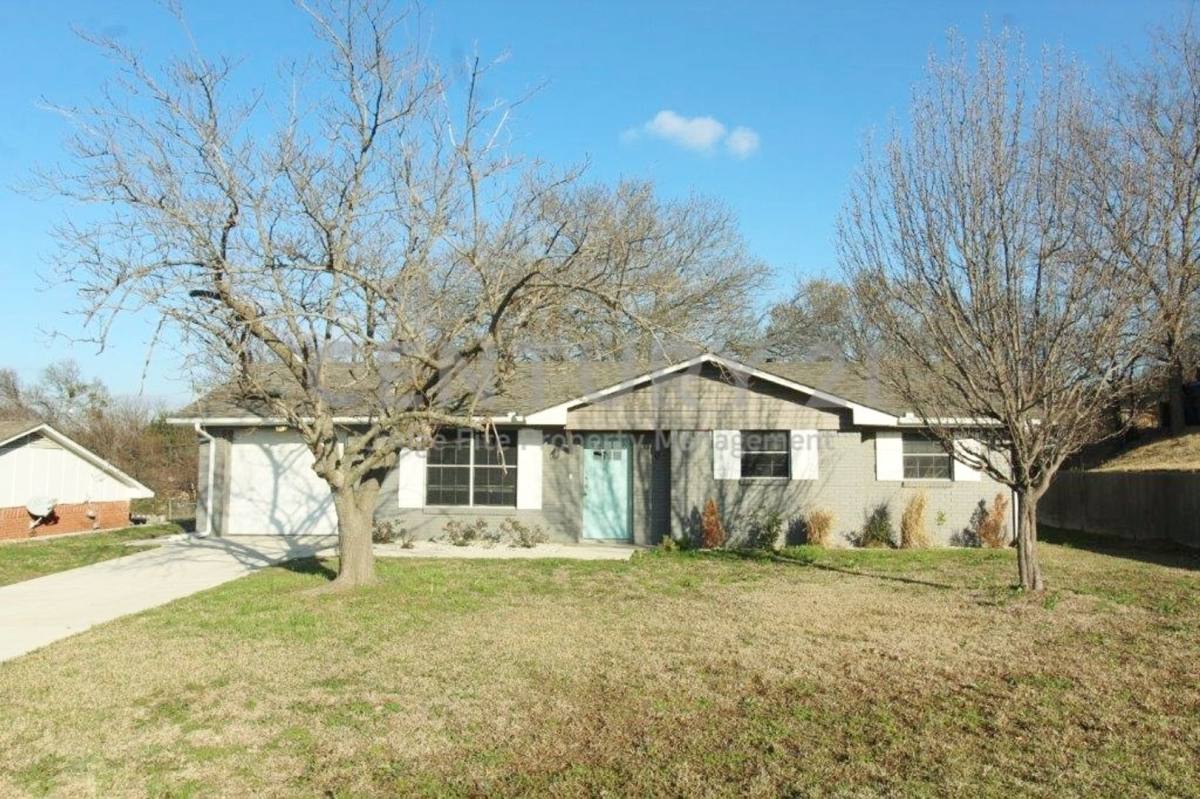 House for rent at 610 Overlook Dr, Midlothian, TX 76065