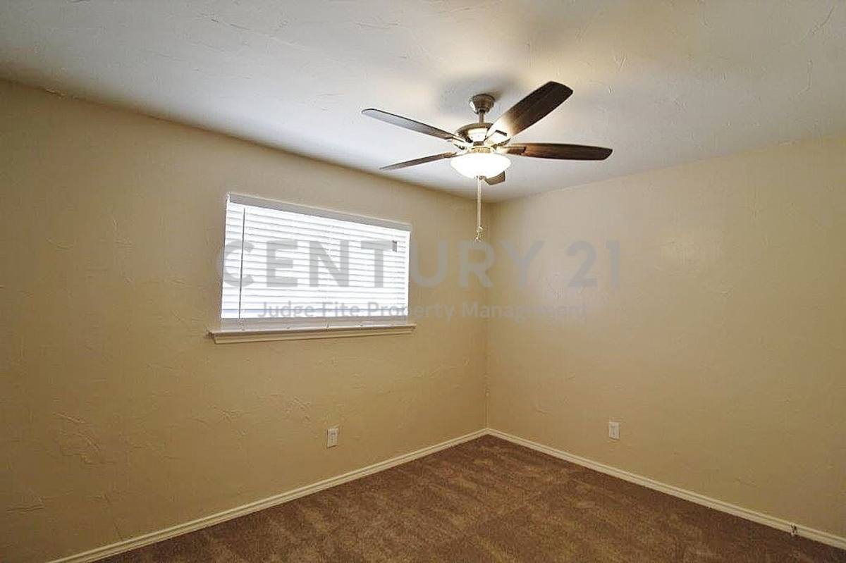 House for rent at 610 Overlook Dr, Midlothian, TX 76065