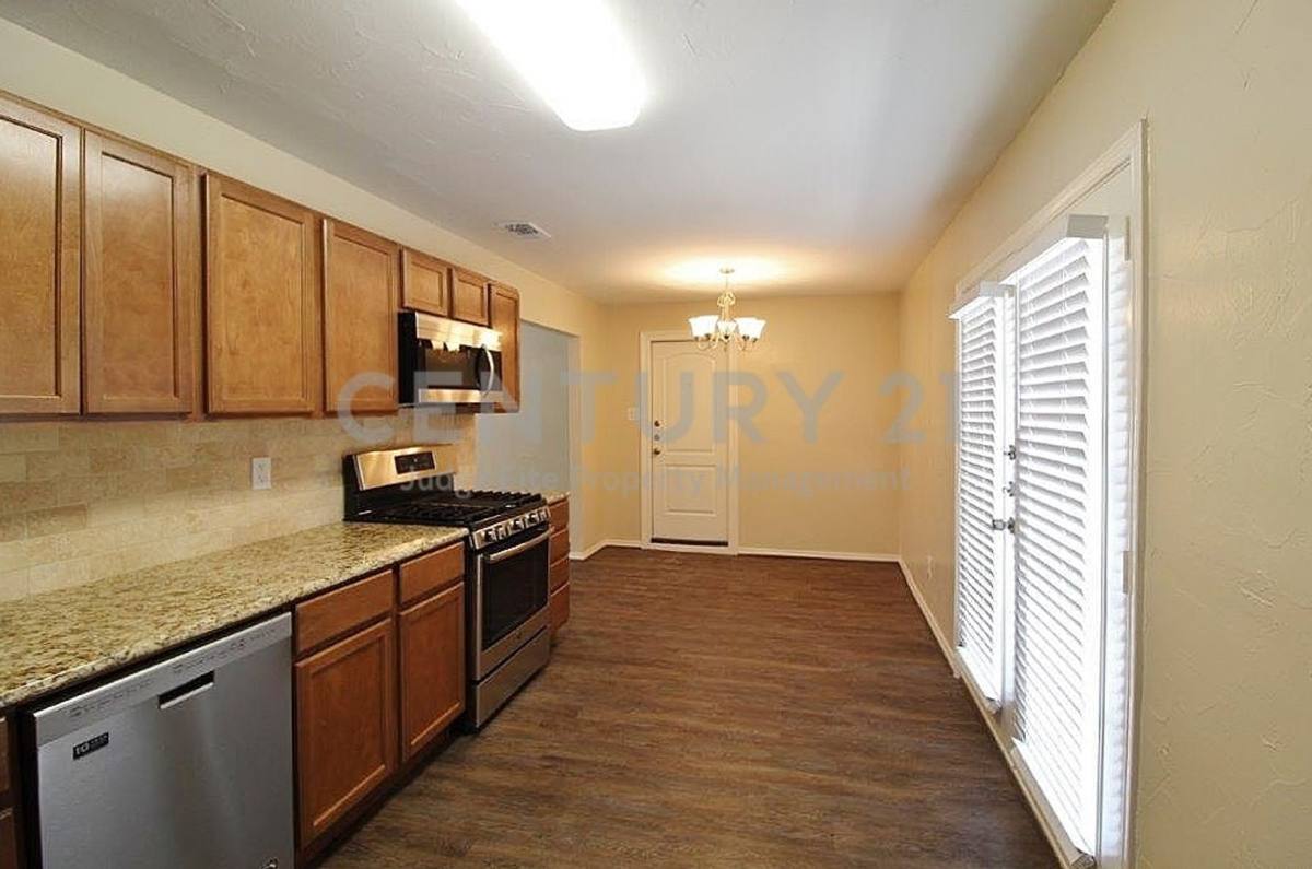 House for rent at 610 Overlook Dr, Midlothian, TX 76065