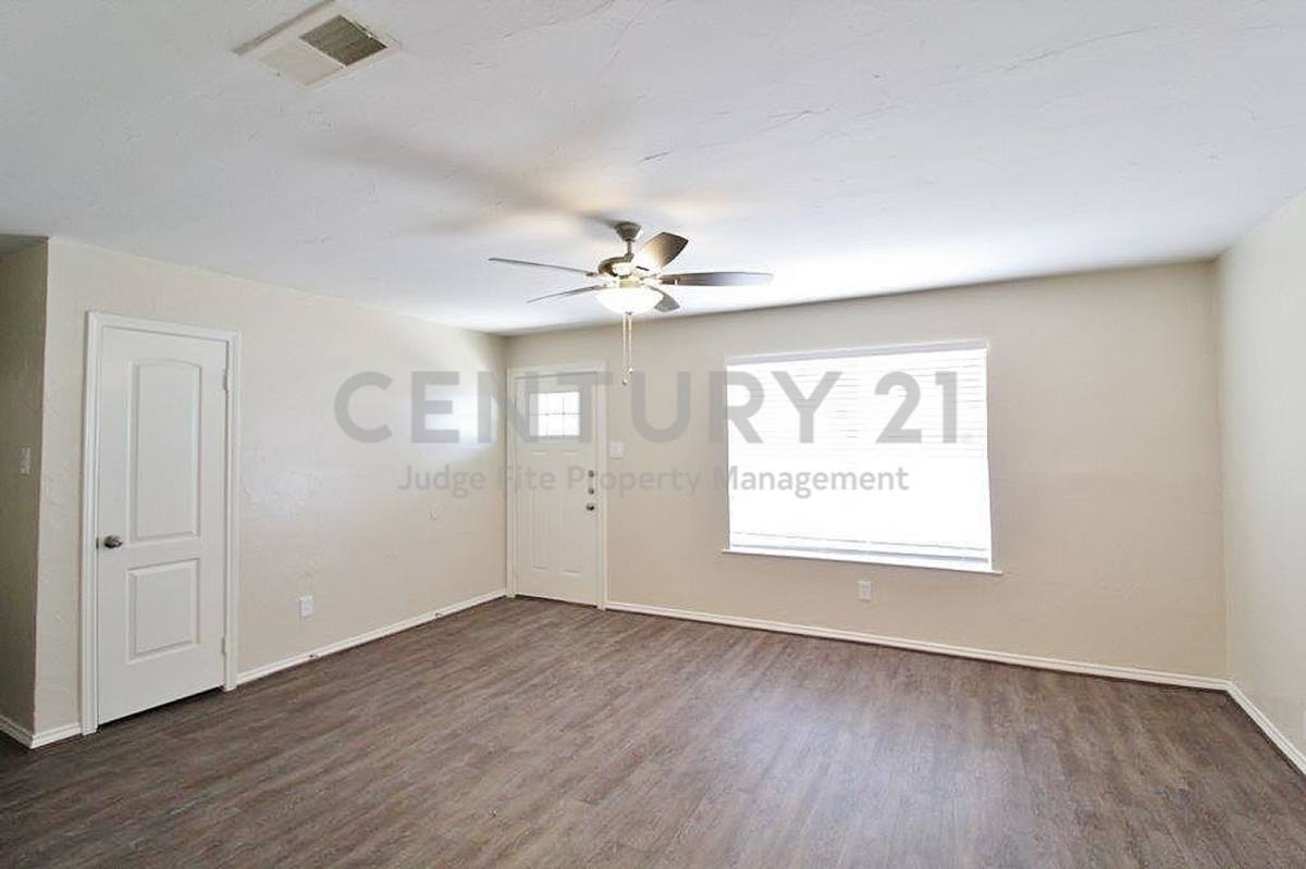 House for rent at 610 Overlook Dr, Midlothian, TX 76065