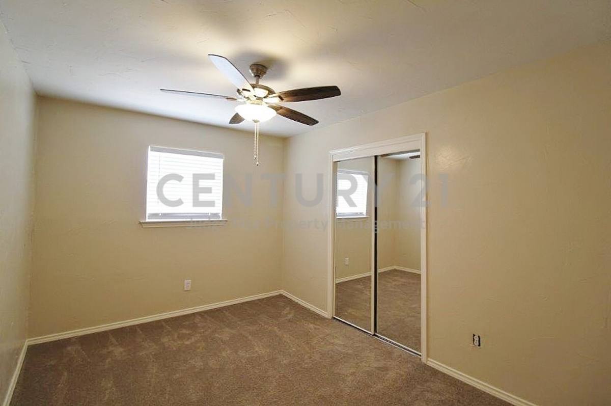 House for rent at 610 Overlook Dr, Midlothian, TX 76065