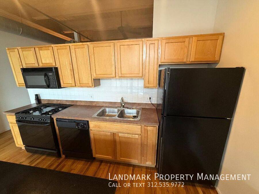 Condo for rent at 1250 W Van Buren #202, Chicago, IL 60607