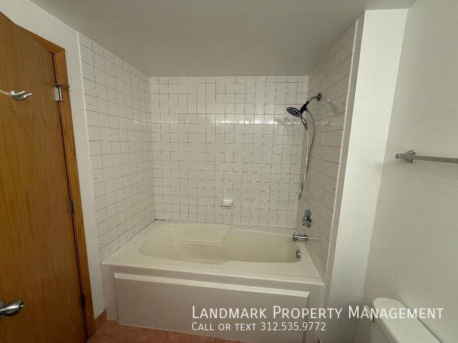 Condo for rent at 1250 W Van Buren #202, Chicago, IL 60607