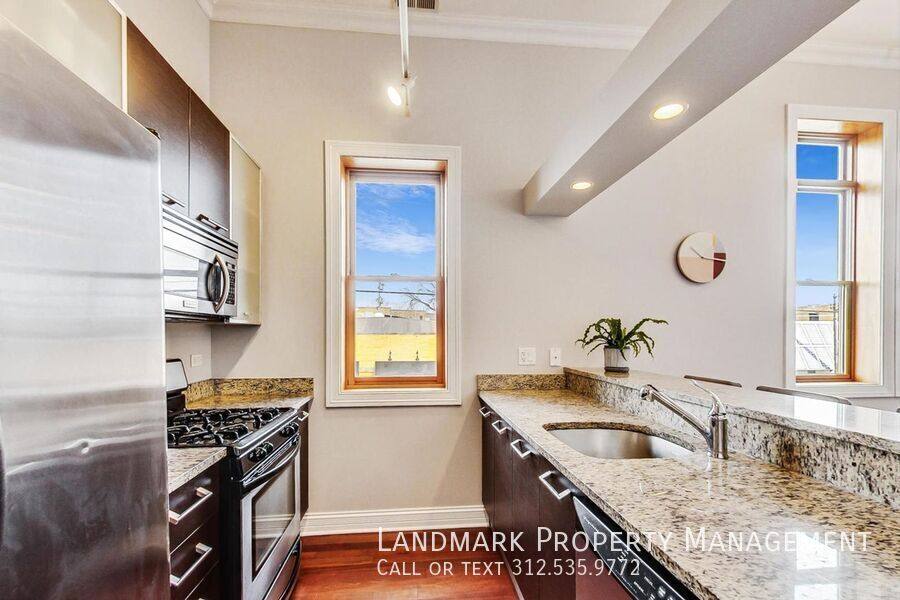 Apartment for rent at 4755 N Washtenaw Ave #209, Chicago, IL 60625