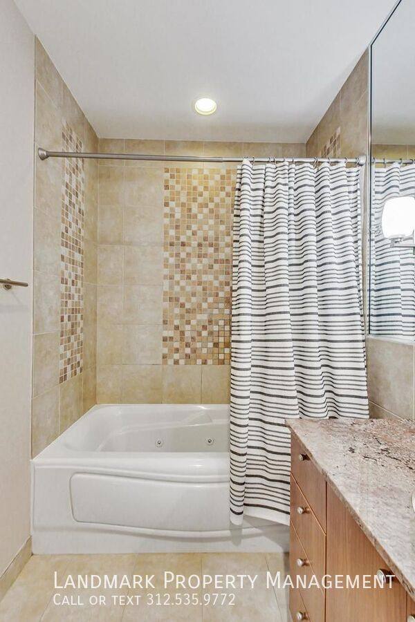 Apartment for rent at 4755 N Washtenaw Ave #209, Chicago, IL 60625