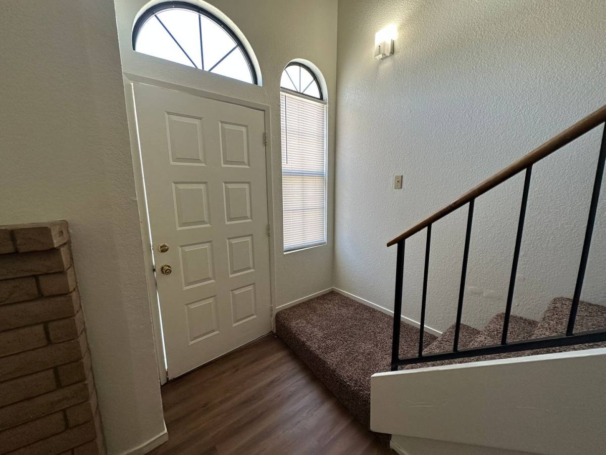 Apartment for rent at 7813 S Laurelglen Blvd, Bakersfield, CA 93309