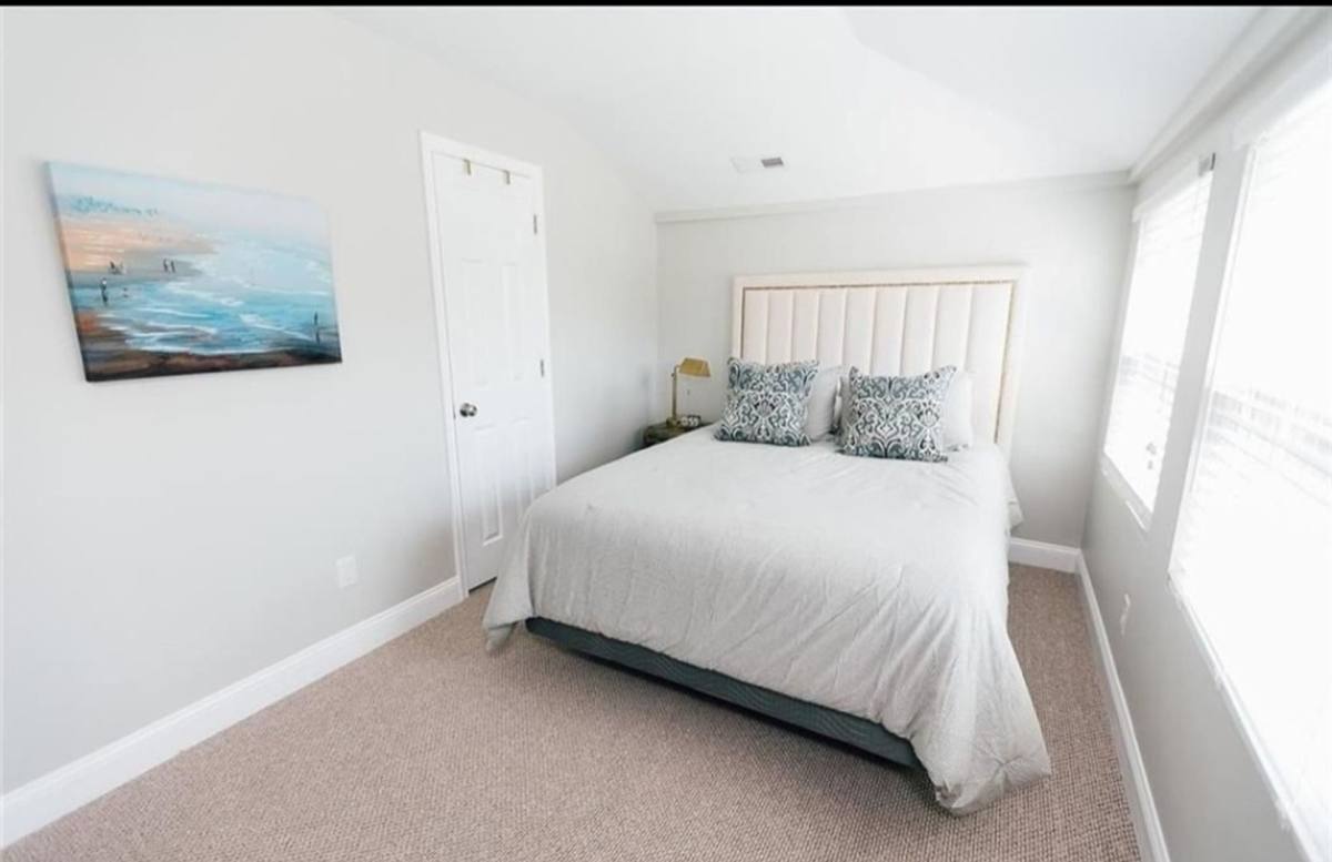 Apartment for rent at 3212 Arctic Ave, Virginia Beach, VA 23451