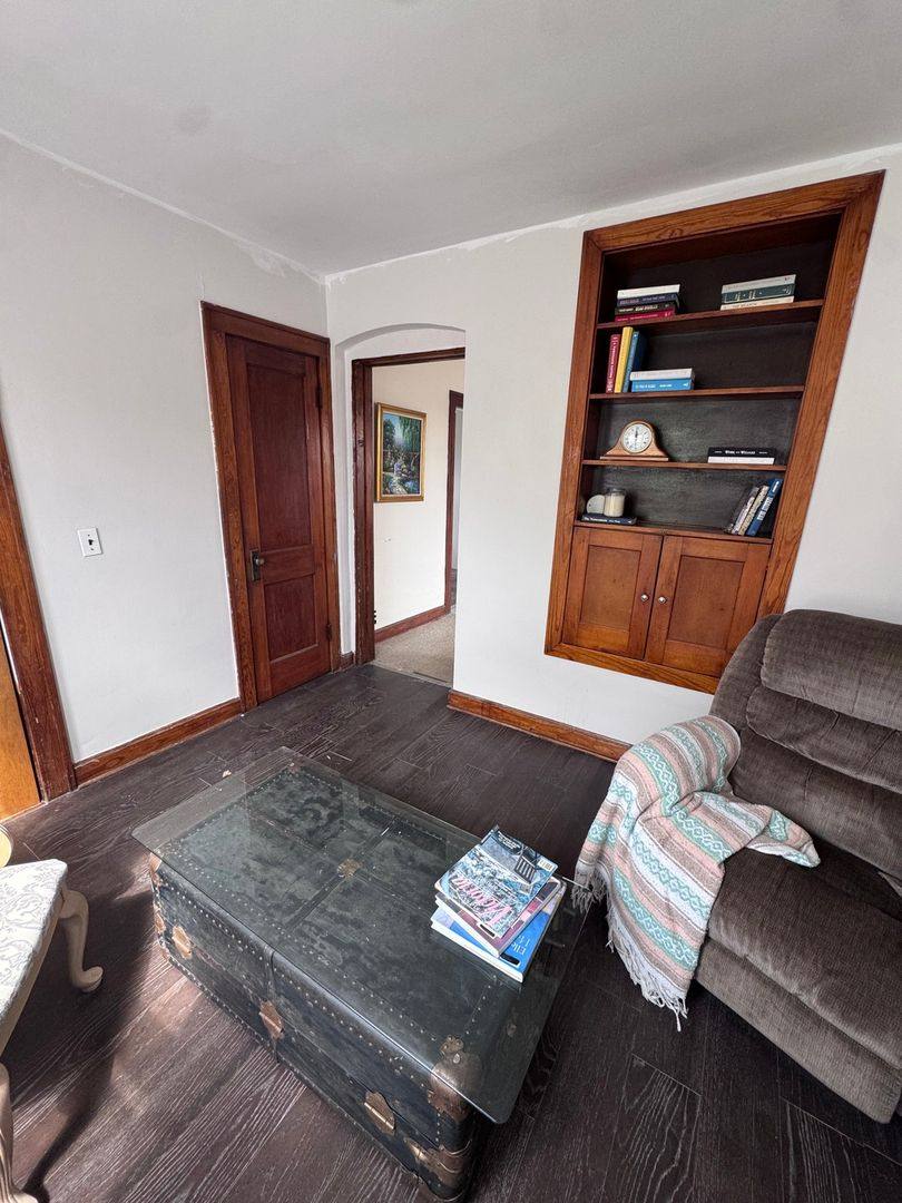 Apartment for rent at 13243 S Baltimore Ave, Chicago, IL 60633
