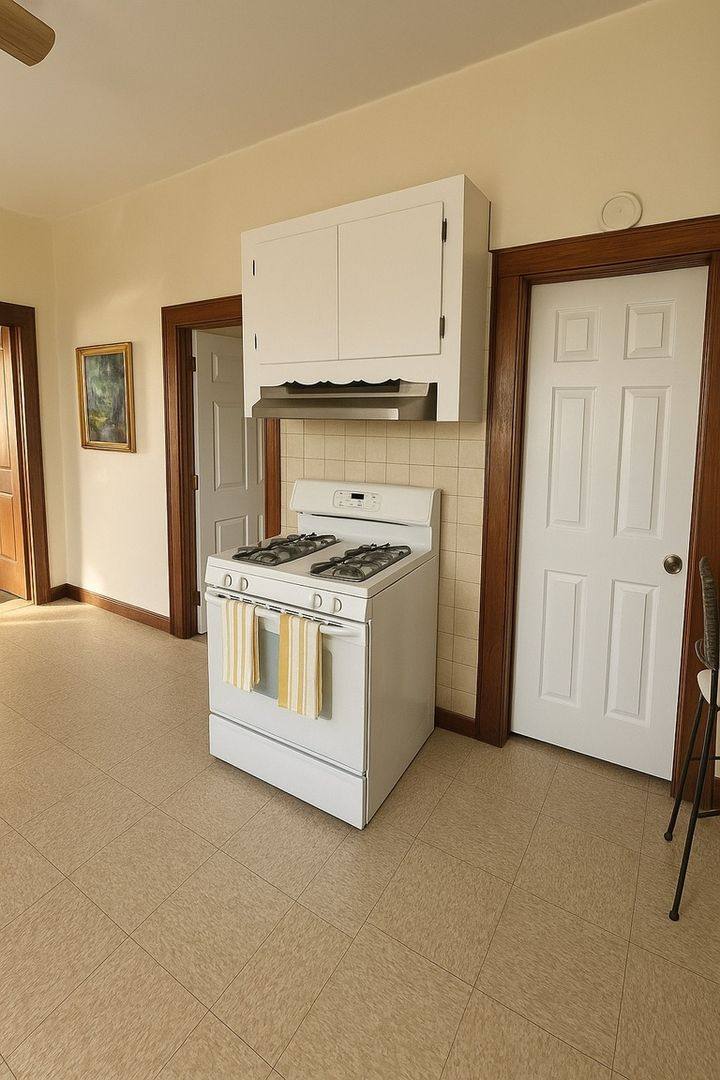 Apartment for rent at 13243 S Baltimore Ave, Chicago, IL 60633