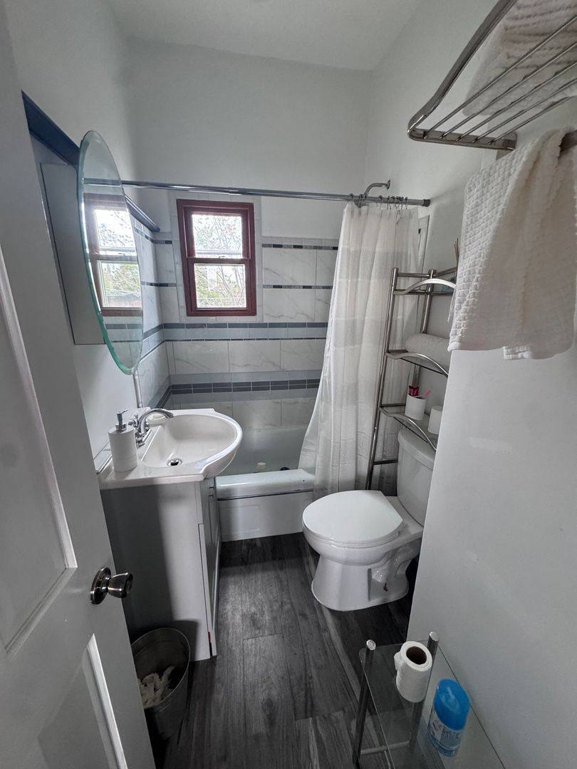 Apartment for rent at 13243 S Baltimore Ave, Chicago, IL 60633