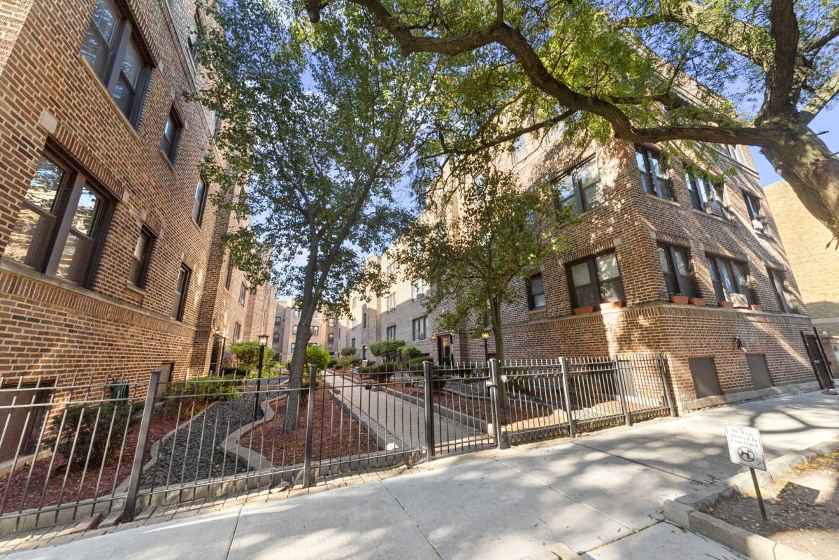 Apartment for rent at 3728 N Pine Grove Ave, Chicago, IL 60613