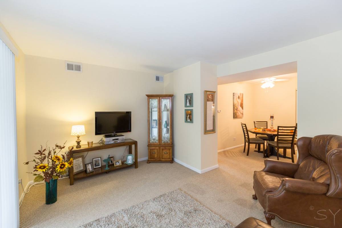 Apartment for rent at 17514 Sandalwood Dr, Tinley Park, IL 60477
