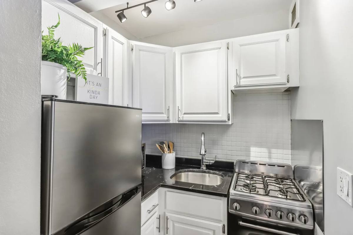 Apartment for rent at 1140 N Lasalle St, Chicago, IL 60602