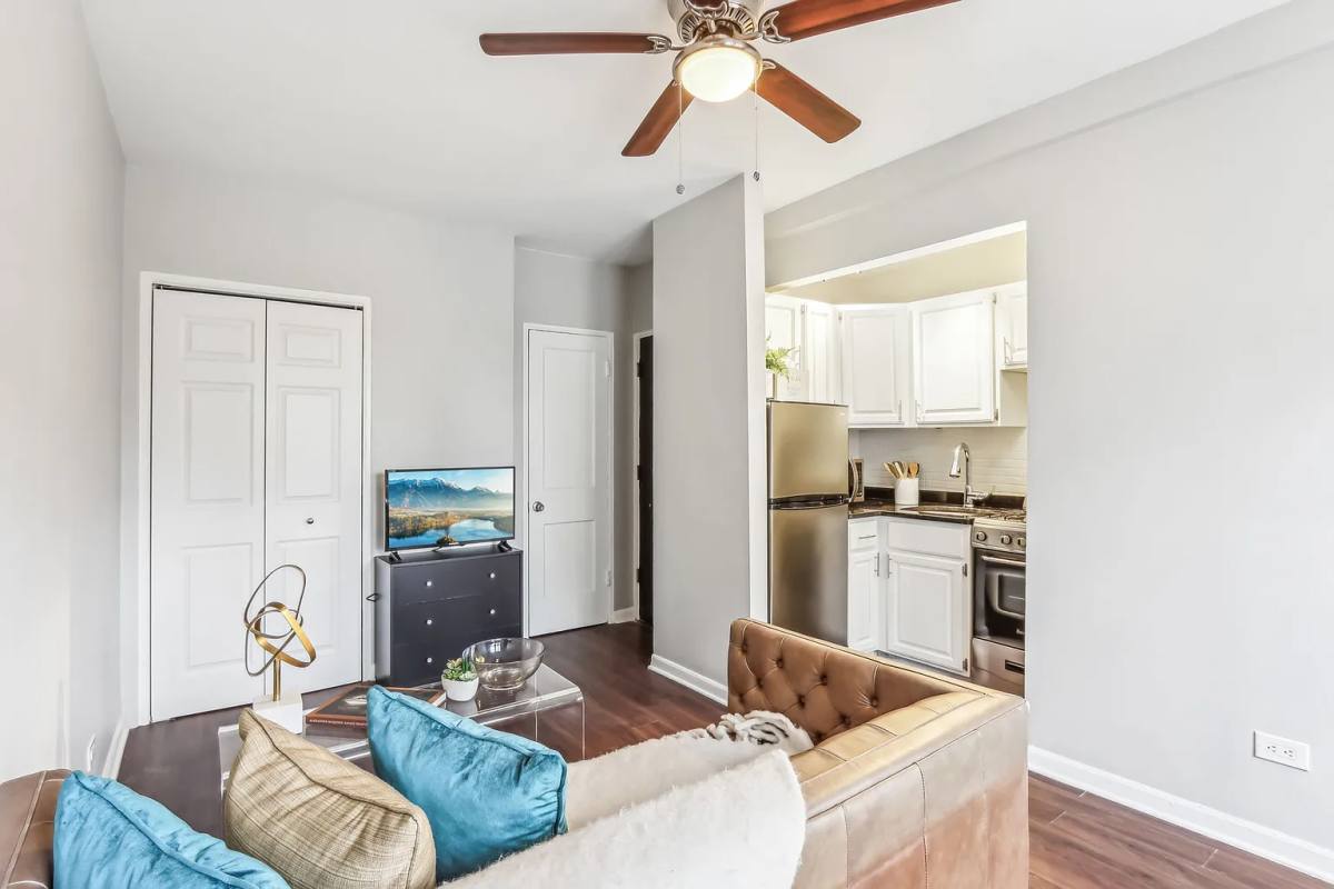 Apartment for rent at 1140 N Lasalle St, Chicago, IL 60602