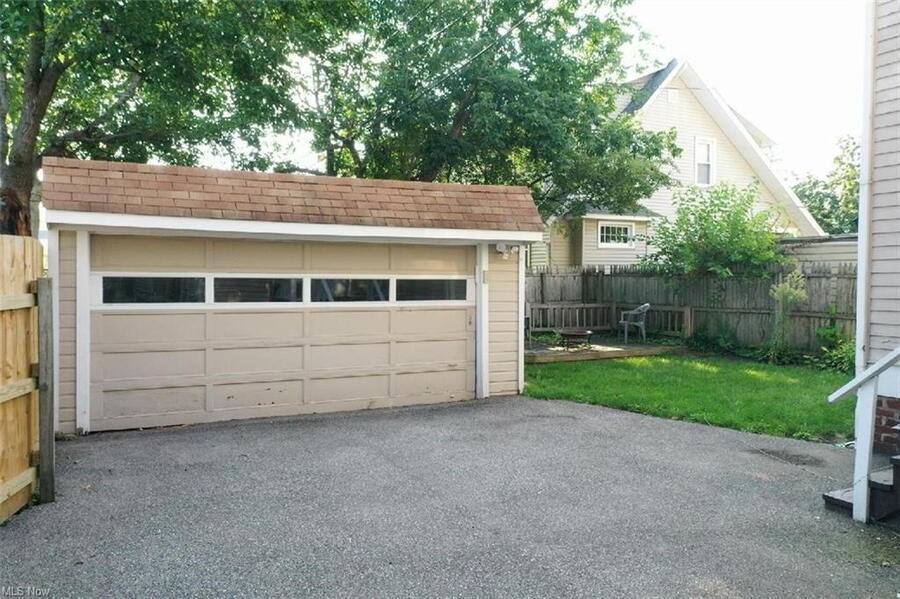 Apartment for rent at 1271 Jackson Ave, Lakewood, OH 44107