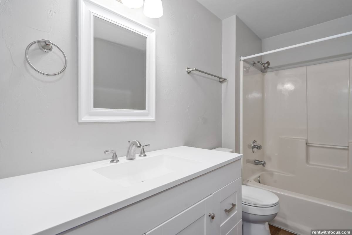 Townhouse for rent at 3835 E River Dr, Green Bay, WI 54301