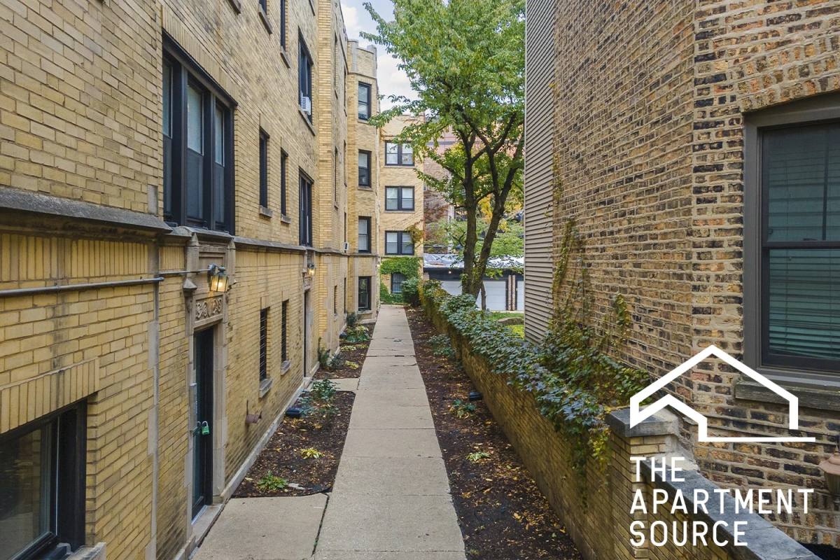 Apartment for rent at 6485 W Roscoe St #GDN, Chicago, IL 60613