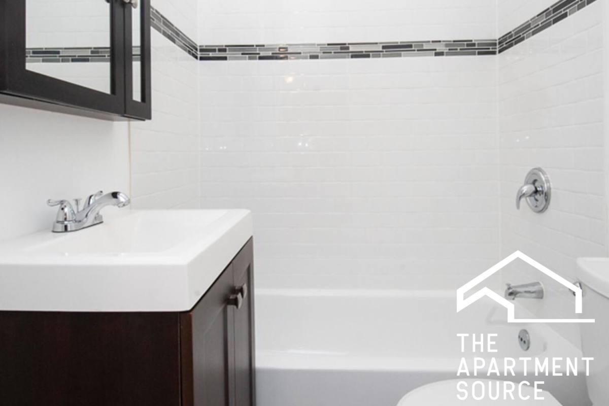 Apartment for rent at 6485 W Roscoe St #GDN, Chicago, IL 60613
