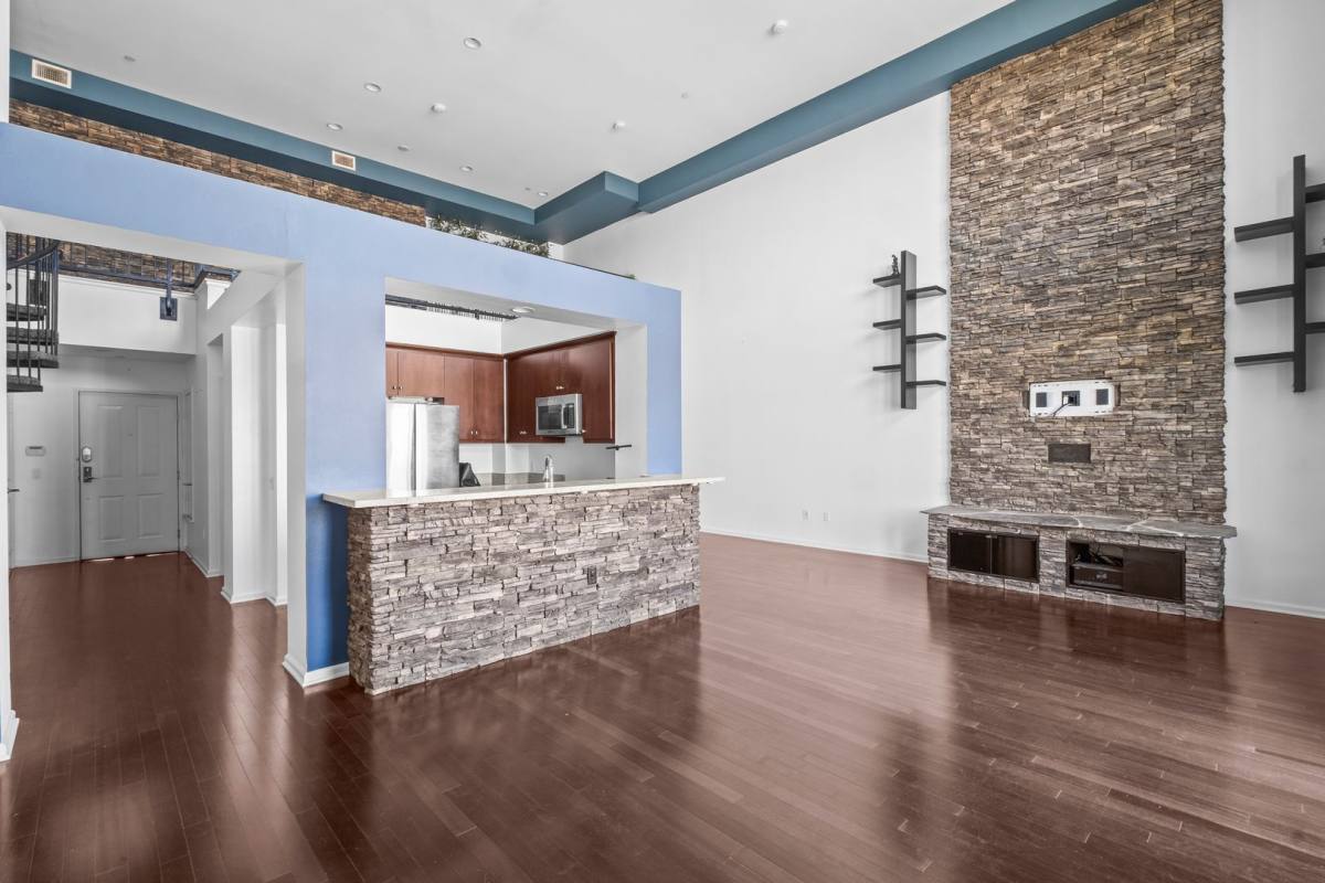 Condo for rent at 1901 S Victoria Ave, Oxnard, CA 93035
