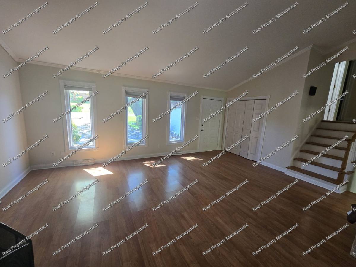 House for rent at 1586 Sunnyslope Dr, Crown Point, IN 46307
