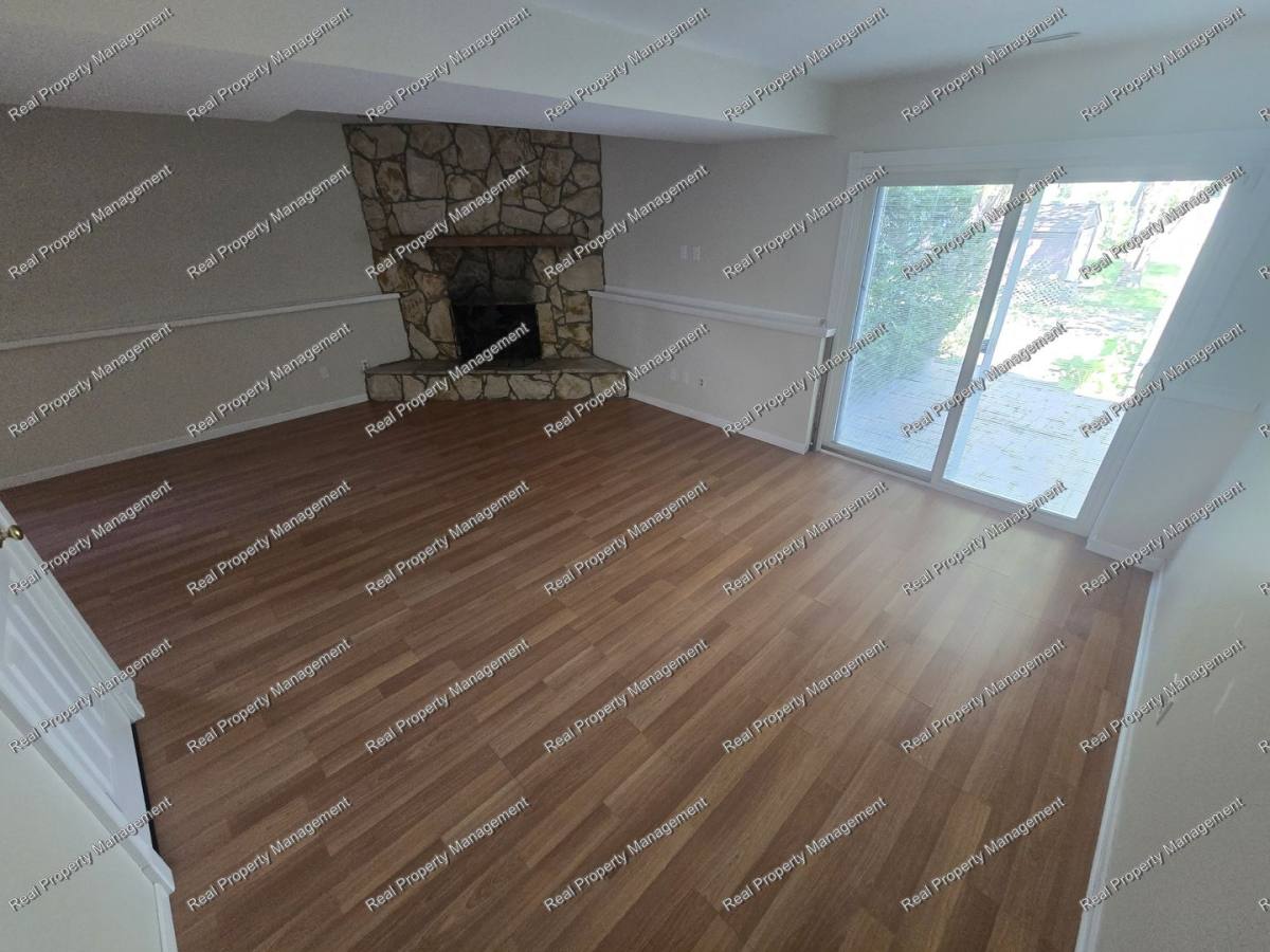 House for rent at 1586 Sunnyslope Dr, Crown Point, IN 46307