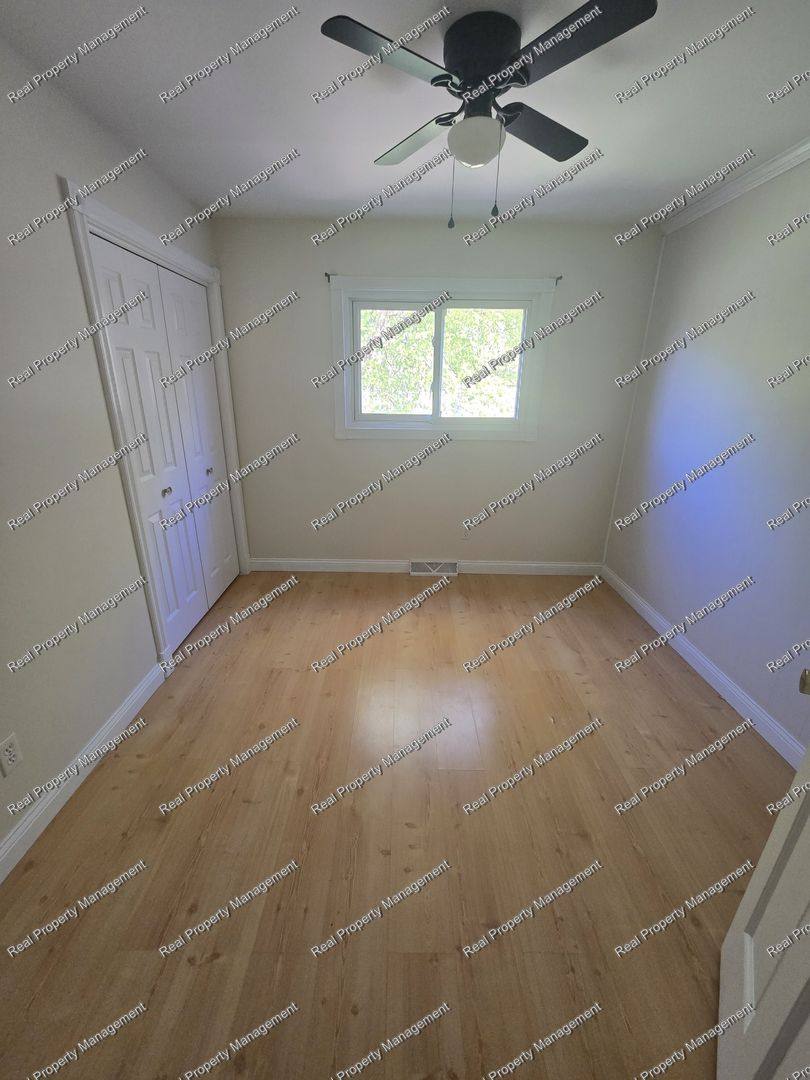 House for rent at 1586 Sunnyslope Dr, Crown Point, IN 46307