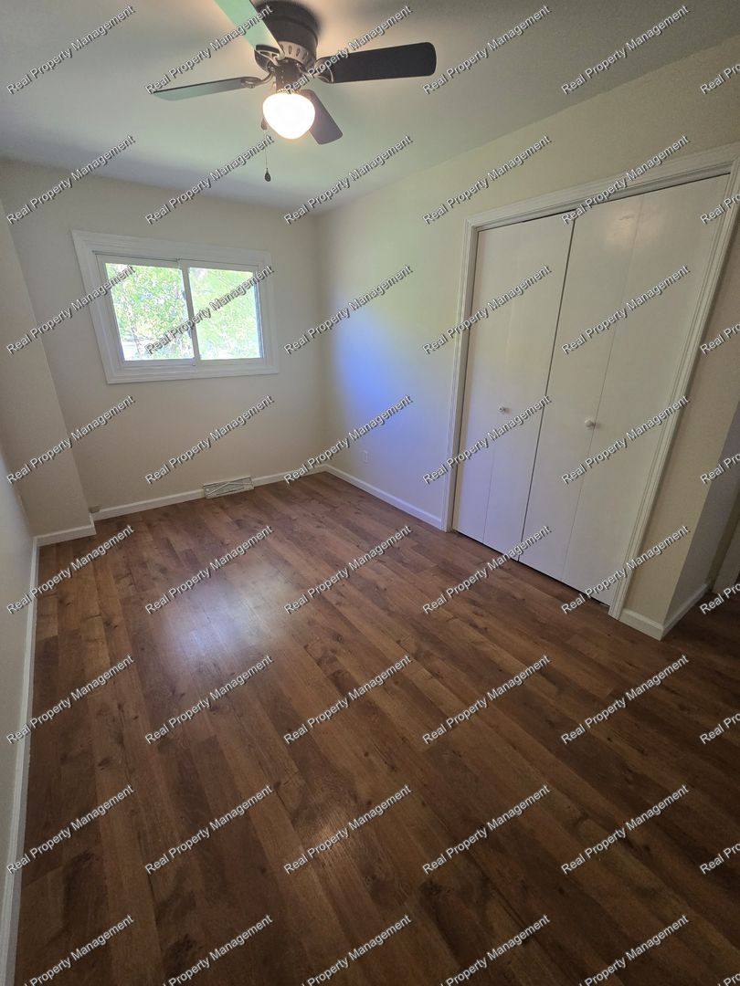 House for rent at 1586 Sunnyslope Dr, Crown Point, IN 46307
