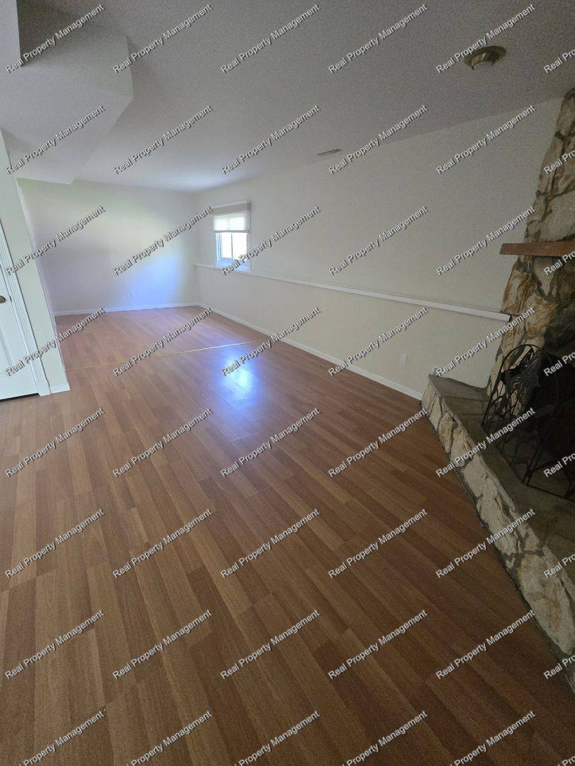House for rent at 1586 Sunnyslope Dr, Crown Point, IN 46307